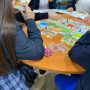 jugando_en_aula-antofaeduca-fundacion-entrepreneur-26